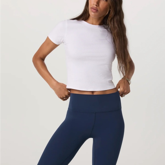 Vuori Tops - Vuori White Pose Fitted T-Shirt - Size Small